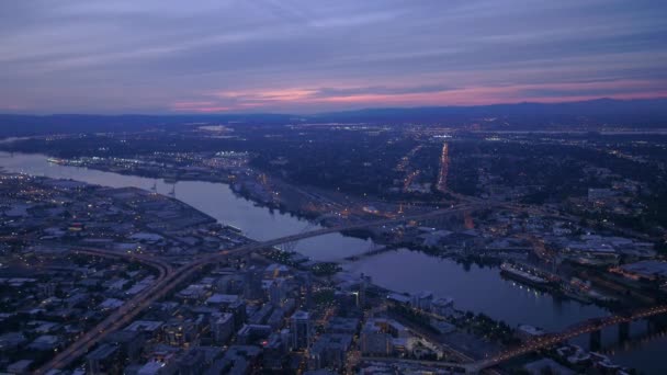 Video Aéreo Del Centro Portland Por Noche Atardecer Colinas Del — Vídeo de stock