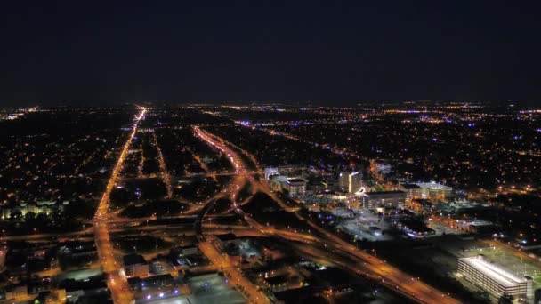 夜间在俄亥俄州哥伦布市中心的空中视频 — 图库视频影像