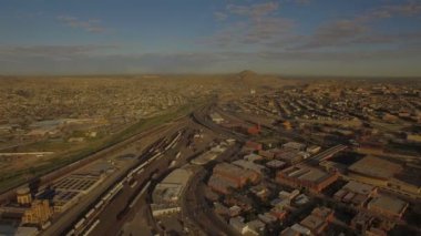Şehir El Paso Texas hava video. Meksika sınırı.