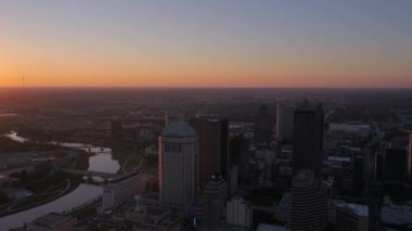 Şehir Columbus Ohio günbatımı hava video.