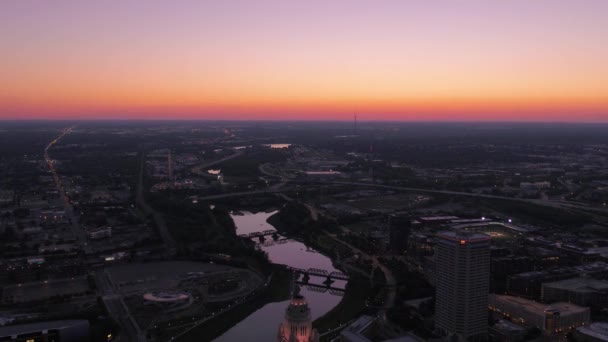 Luchtfoto Video Van Het Centrum Van Columbus Ohio Nachts — Stockvideo