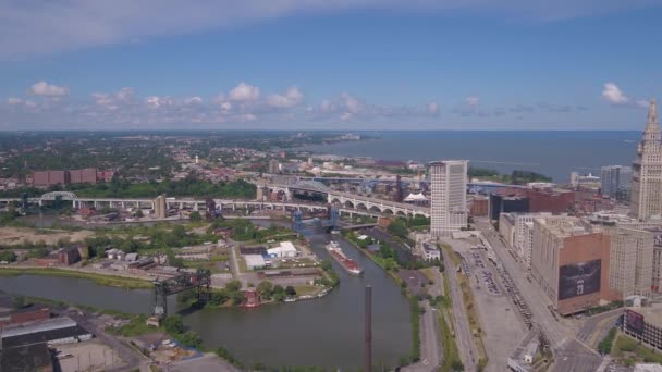 Vídeo Aéreo Del Centro Cleveland Ohio Día Soleado — Vídeos de Stock