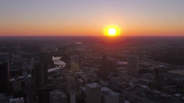 Şehir Columbus Ohio günbatımı hava video.