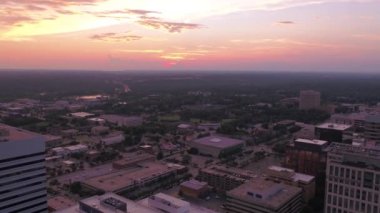Gün batımında şehir Columbia City hava video 
