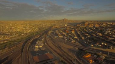 Şehir El Paso Texas hava video. Meksika sınırı.