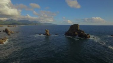Canon Beach Oregon kıyılarında hava video.