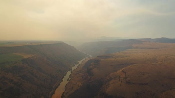Видеозапись Воздуха Реки Дешут Орегоне — стоковое видео