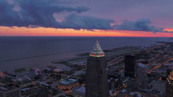Aerial Video Downtown Cleveland Ohio Vid Soluppgången — Stockvideo