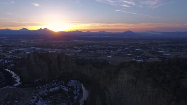 オレゴン スミス ロックの空中風景 — ストック動画