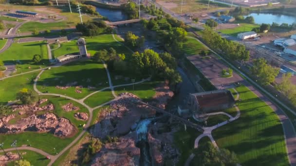 Vidéo aérienne du centre-ville de Sioux Falls dans le Dakota du Sud .