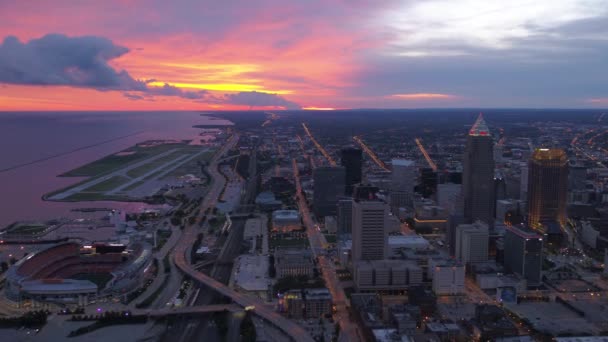 Vídeo Aéreo Del Centro Cleveland Ohio Amanecer — Vídeos de Stock