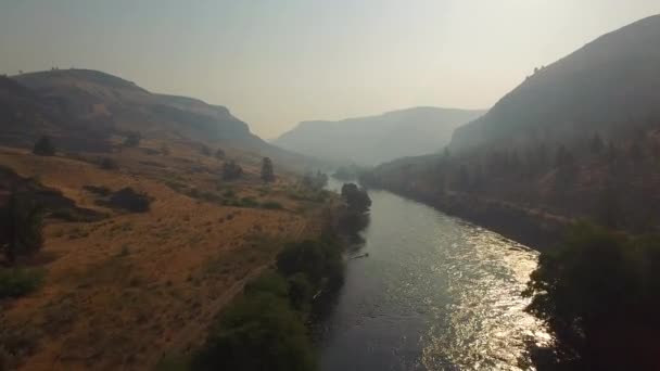 オレゴン州デシューツ川の空撮 — ストック動画