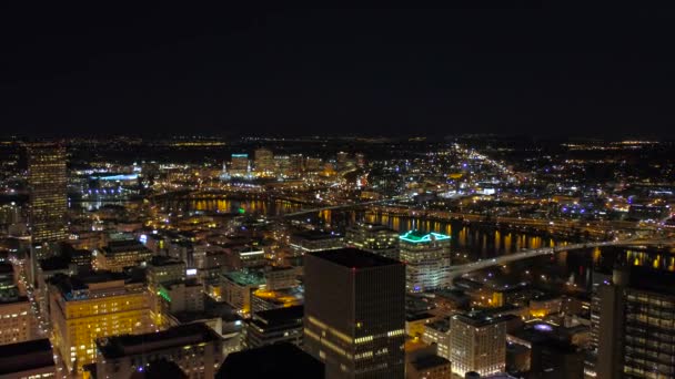 Luchtfoto Video Van Downtown Portland Nachts — Stockvideo