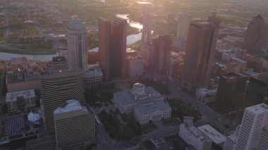 Şehir Columbus Ohio günbatımı hava video.