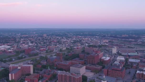 Luftbild Der Vorsehung Der Innenstadt Bei Sonnenaufgang — Stockvideo