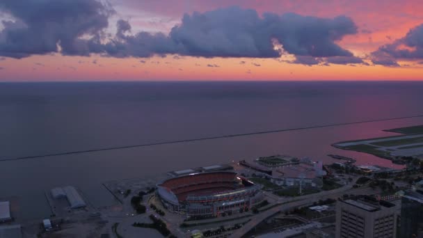 Vídeo Aéreo Del Centro Cleveland Ohio Amanecer — Vídeos de Stock