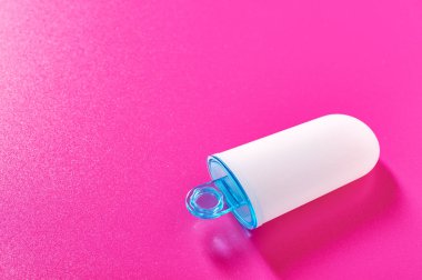 Dondurma kalıp metin için pembe yüzey, sol yer yatan