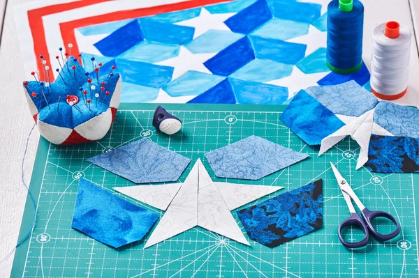 Naaien voor quilt met gestileerde elementen van de Amerikaanse vlag — Stockfoto