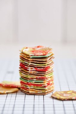 Yığın İngilizce parçalı altıgenler beyaz zanaat mat kağıt