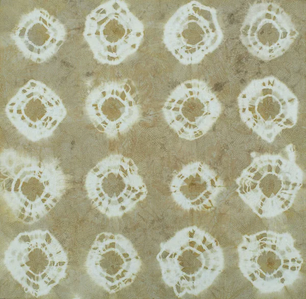 Fragment van met de hand geverfde textielstrippen met behulp van technieken voor het verven van shibori — Stockfoto