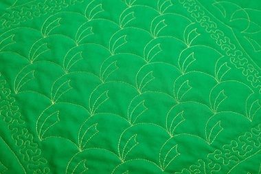 Serbest hareket makinesi tekniğiyle yorganın parçası