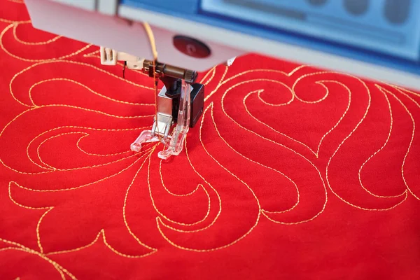 Process Quilting Electric Sewing Machine Using Free Motion Technique — Stock Photo, Image