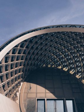 Rhike Park 'a giriş. Müzik Tiyatrosu ve Sergi Salonu