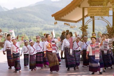 Nan şehrindeki geleneksel yerel dans, Tayland, Kasım 02: 2019