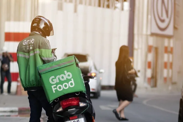 Grab food is food delivery service in Bangkok city, Tajlandia, 06 lis 2019 — Zdjęcie stockowe