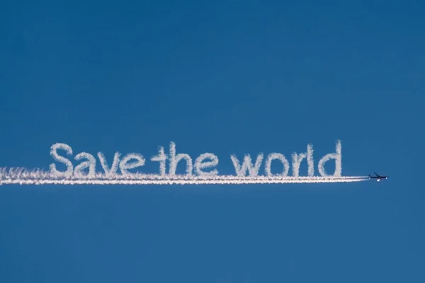 Salve o mundo nuvem de texto e avião no céu azul — Fotografia de Stock