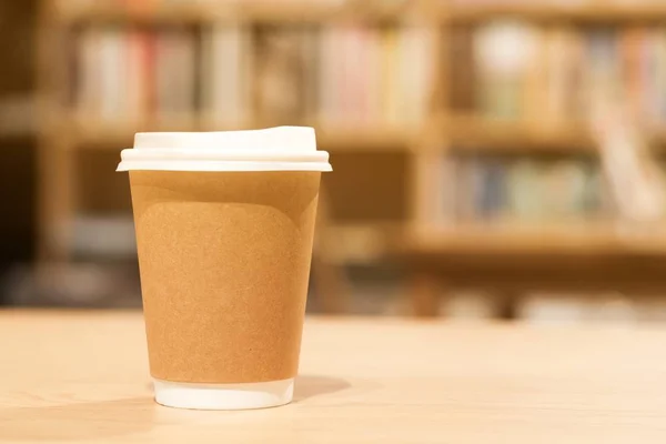 Daur ulang cangkir kopi di kafe kopi — Stok Foto