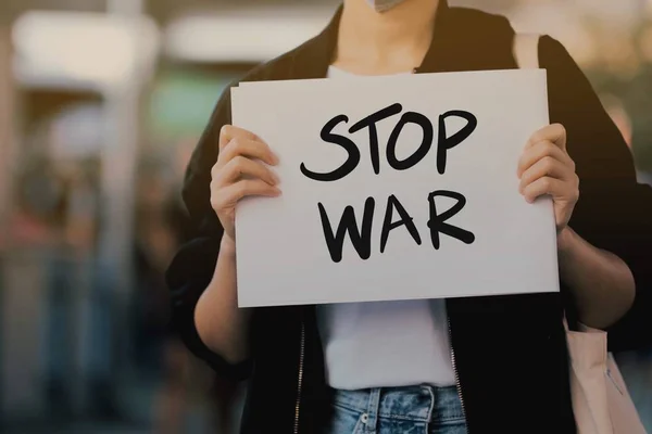 Activists raise anti-war message signs — 스톡 사진