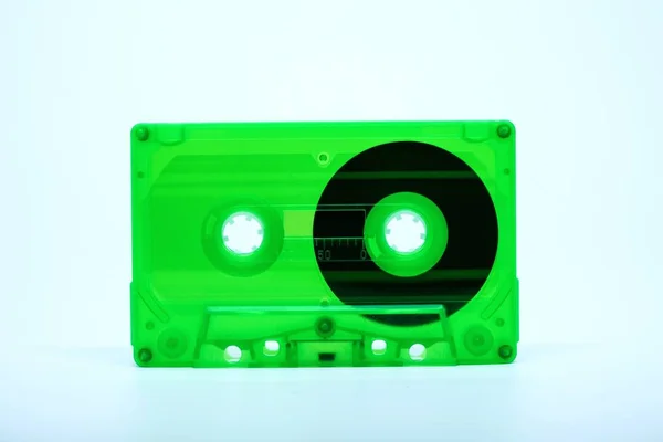 Groene cassette tape isoleren op witte achtergrond — Stockfoto