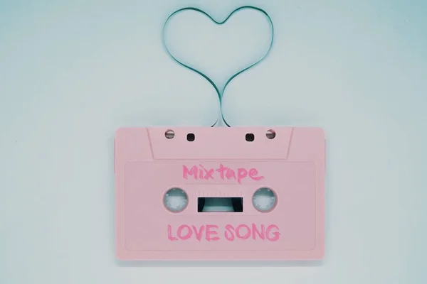 Концепція фонової пісні Pink Cassette music love — стокове фото