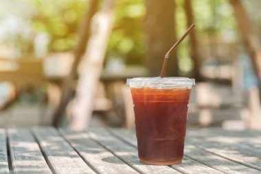 Kafede bir bardak buzlu Americano kahvesi. 