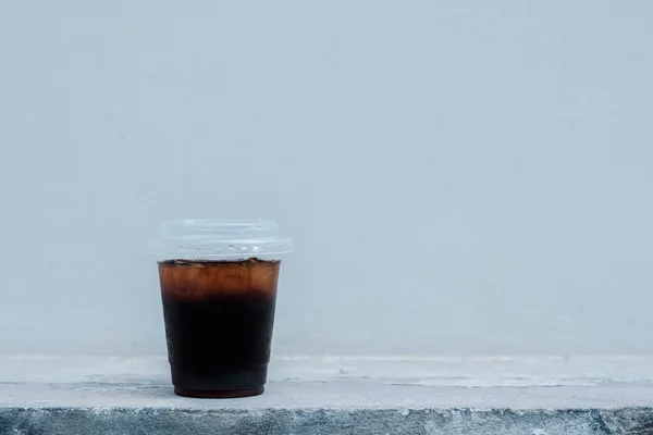 Стакан Черного Кофе Фоне Белой Стены — стоковое фото
