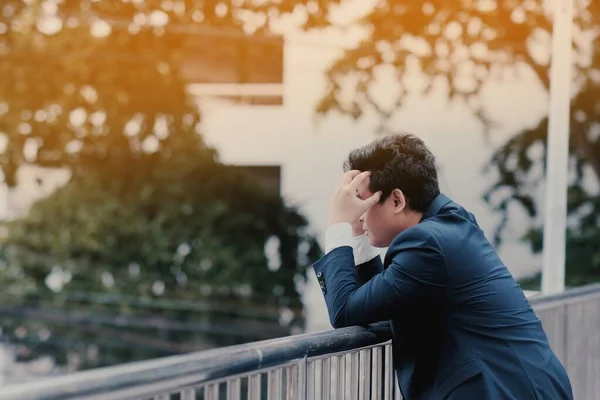 Aziatische Mannen Zijn Bang Werkloos Worden — Stockfoto