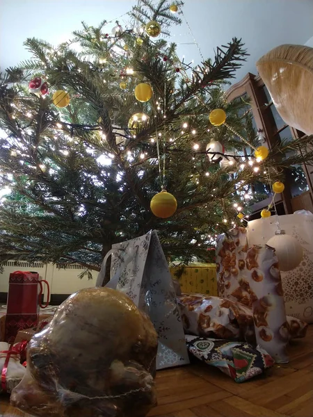 Árvore Natal Com Decoração Casa — Fotografia de Stock