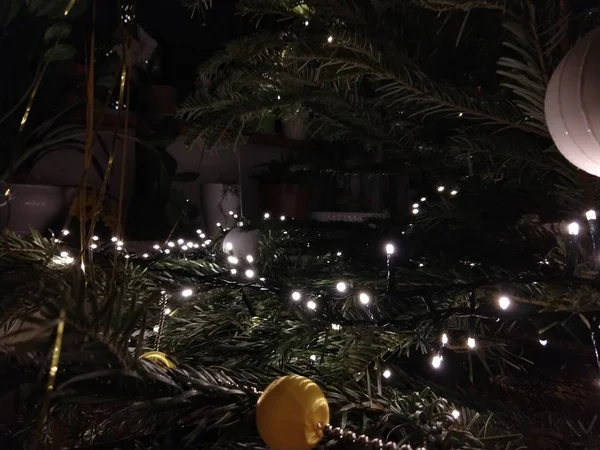 Árbol Navidad Con Decoración Casa —  Fotos de Stock