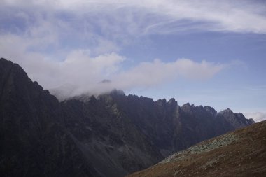 Dağlar. Rocky Tepesi. Yüksek Tatras, Slovakya 'da Sivy Zirvesi