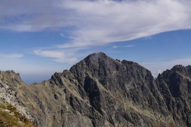 Dağlar. Rocky Tepesi. Yüksek Tatras, Slovakya 'da Sivy Zirvesi