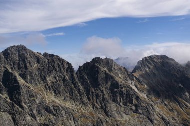 Dağlar. Rocky Tepesi. Yüksek Tatras, Slovakya 'da Sivy Zirvesi