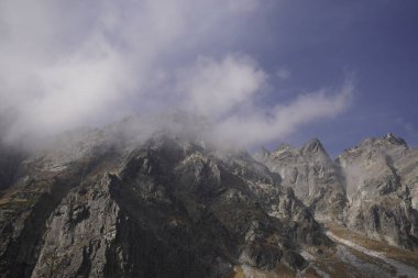 Dağlar. Rocky Tepesi. Yüksek Tatras, Slovakya 'da Sivy Zirvesi