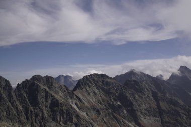 Dağlar. Rocky Tepesi. Yüksek Tatras, Slovakya 'da Sivy Zirvesi