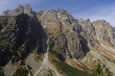 Dağlar. Rocky Tepesi. Yüksek Tatras, Slovakya 'da Sivy Zirvesi