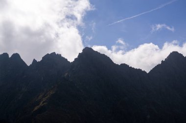 Dağlar. Rocky Tepesi. Yüksek Tatras, Slovakya 'da Sivy Zirvesi