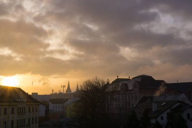 Şehrin üzerinde güzel bulutlar. Slovakya