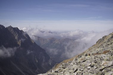 Dağlar. Rocky Tepesi. Yüksek Tatras, Slovakya 'da Sivy Zirvesi
