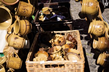 Atölyedeki eski çömlek, kapat.