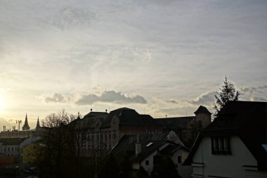 Şehrin üzerinde güzel bulutlar. Slovakya